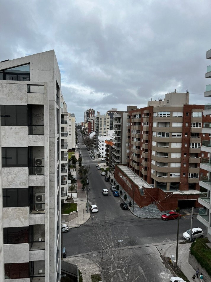 2 AMBIENTES EN ALQUILER TEMPORAL -PLAYA GRANDE-VISTA AL MAR