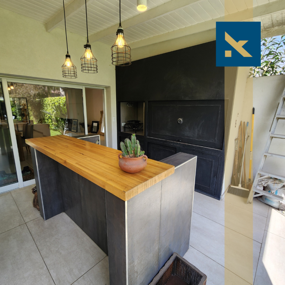 MODERNA CASA EN BOSQUE ALEGRE