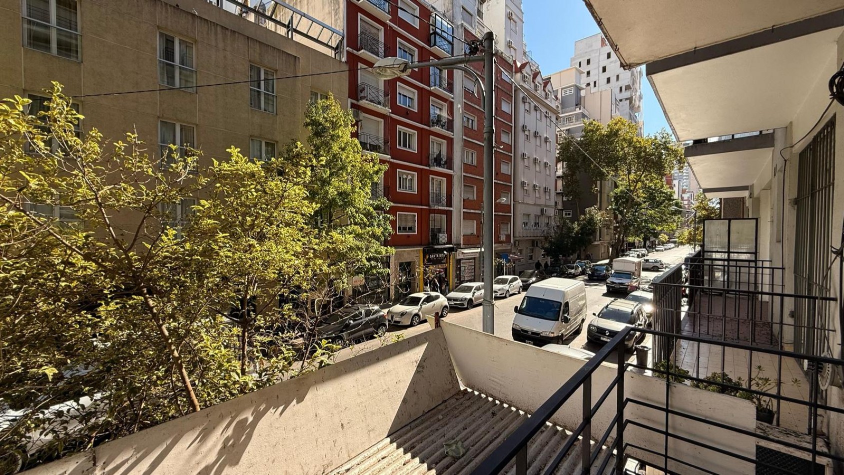 Departamento 2 ambientes a la calle con balcon reciclado y amoblado