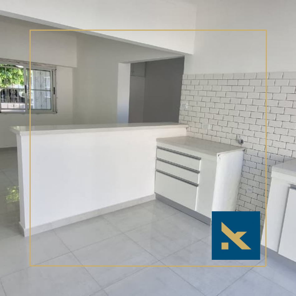 CASA RECICLADA EN VENTA - F. ACOSTA AL 5000