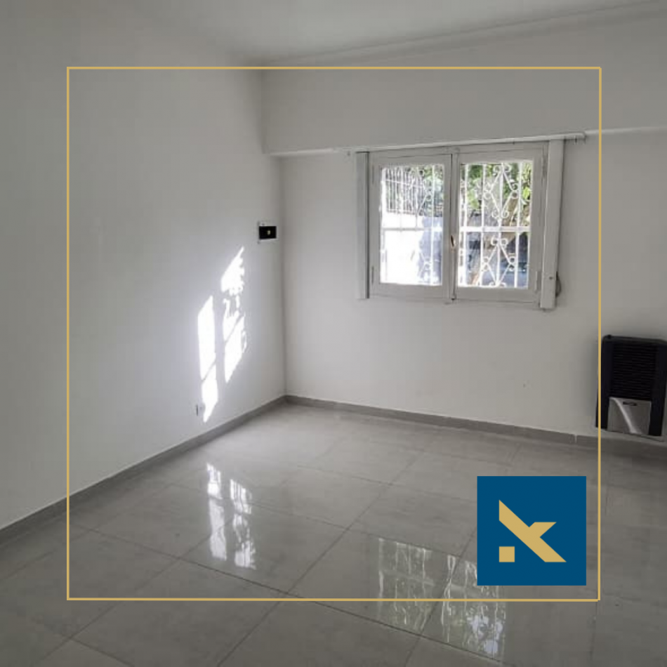 CASA RECICLADA EN VENTA - F. ACOSTA AL 5000