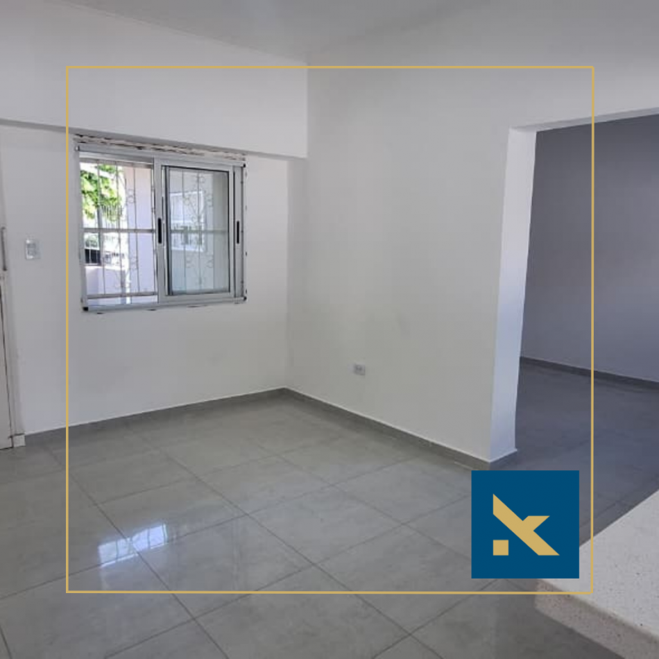CASA RECICLADA EN VENTA - F. ACOSTA AL 5000