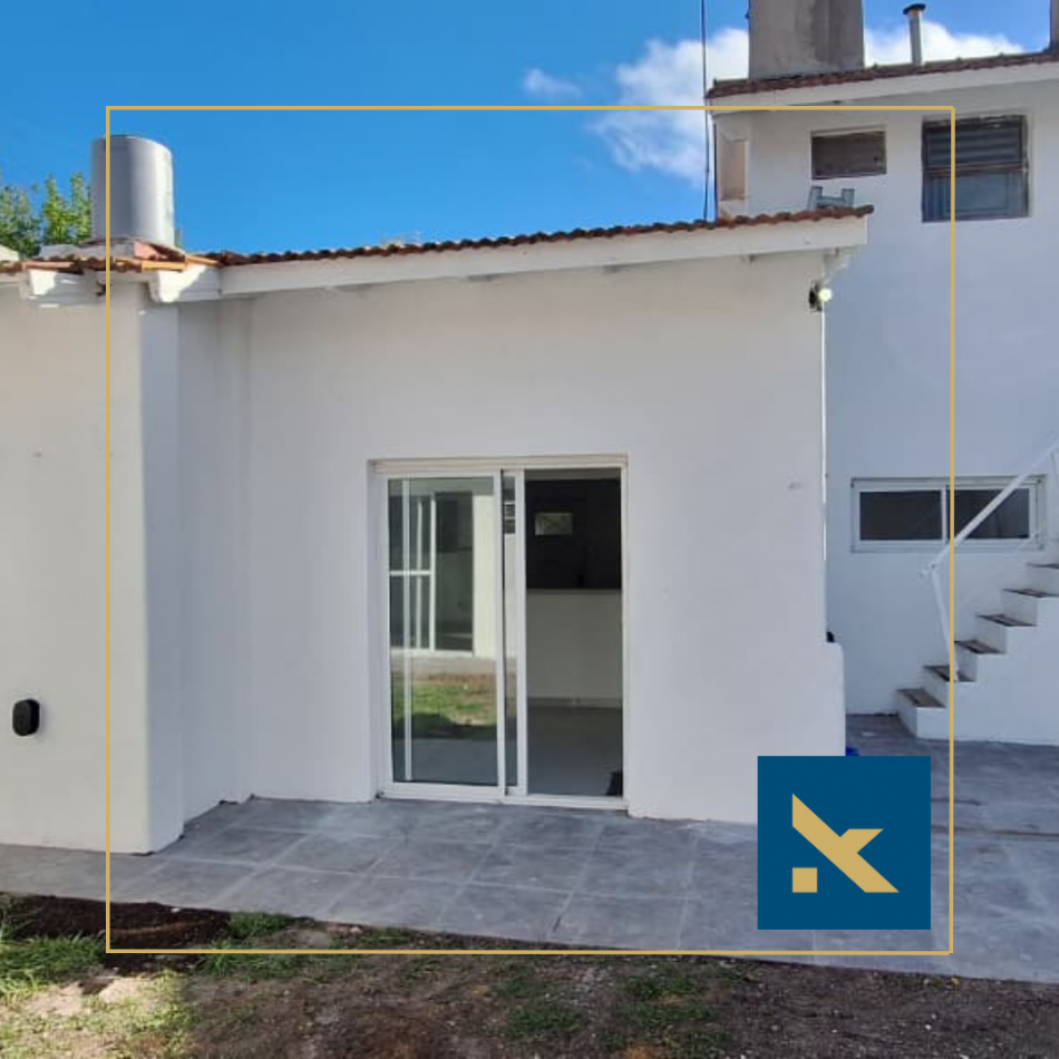 CASA RECICLADA EN VENTA - F. ACOSTA AL 5000